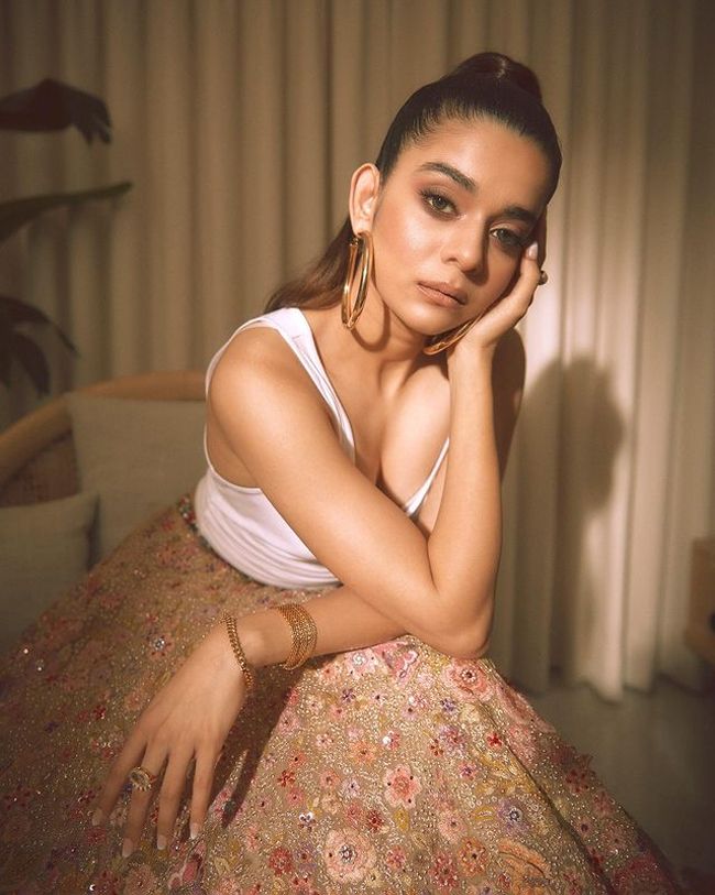 Staggering Pics Of Mithila Palkar In White